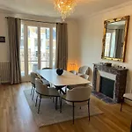 L\'Elegance A La Parisienne
